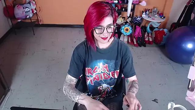 MissMiia2 on StripChat 