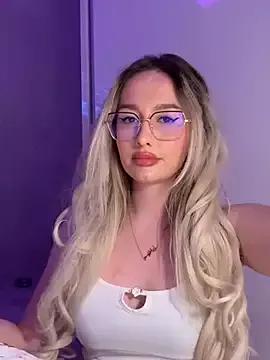 mollyxxx on StripChat 