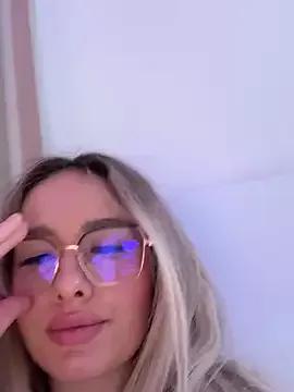 mollyxxx on StripChat 