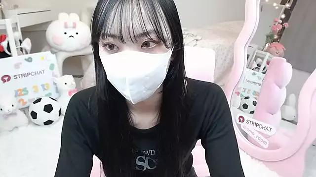 momo_room on StripChat 