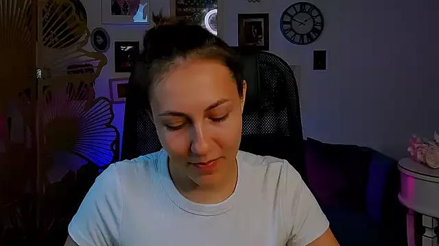 MonicaHoland on StripChat 