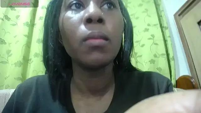 MONIQUE-LAMOUR on StripChat 