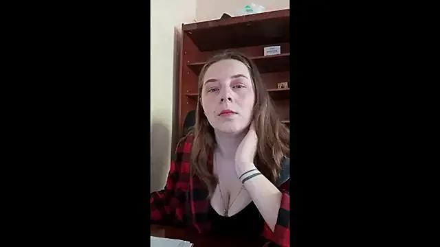 MoodyPeach on StripChat 