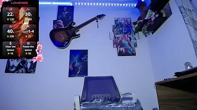 moonligth18 on StripChat