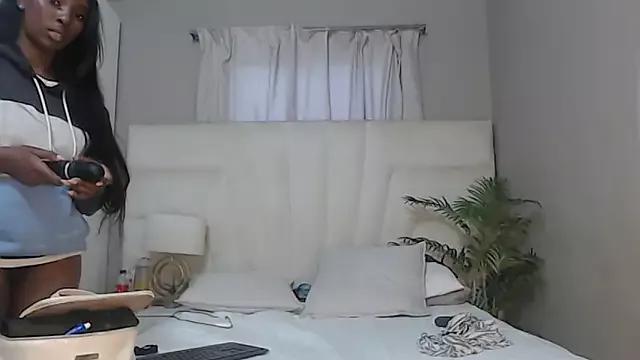 naughtyblackdolie on StripChat 