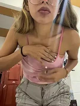 Nenitalinda69 on StripChat 