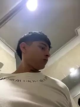 nic_2005 on StripChat 
