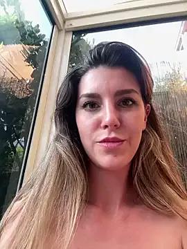nicole_98 on StripChat 