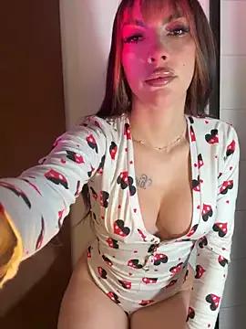 Nicolle_foxy on StripChat 
