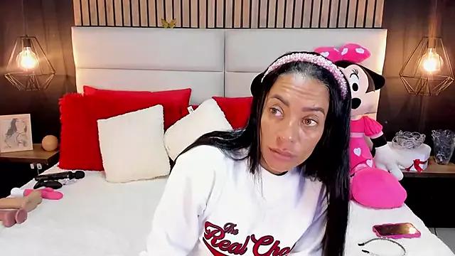 NiicolleMiller on StripChat 