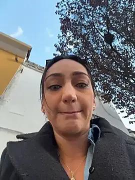 Ninabigtitied — Topless + breast massage (risky) 