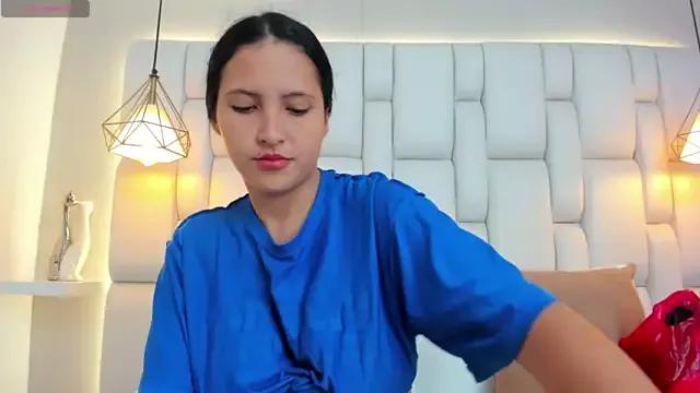 NinaBlooms on StripChat 