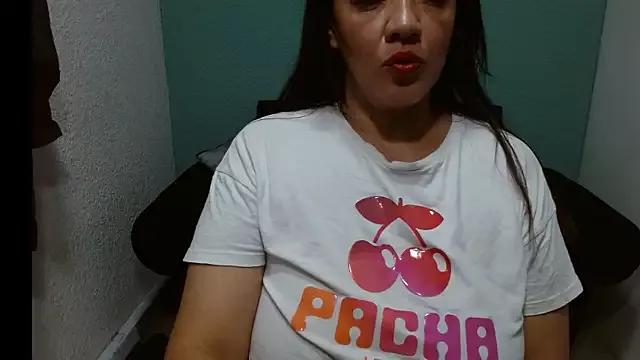 niniplayass on StripChat 