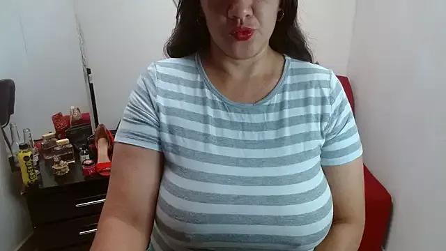 niniplayass on StripChat 
