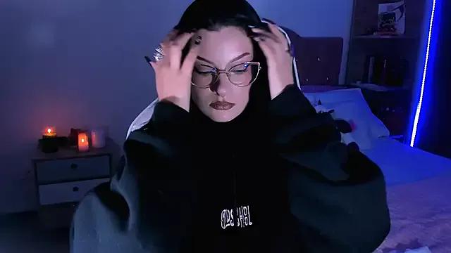OphelianaRose3 on StripChat 