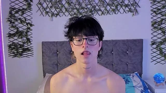 OreoWithMiilk on StripChat 