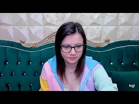 PetiteEva on StripChat 