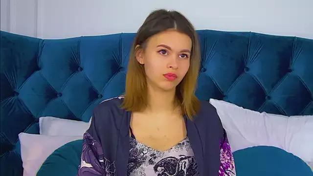 PollyLanders on StripChat 