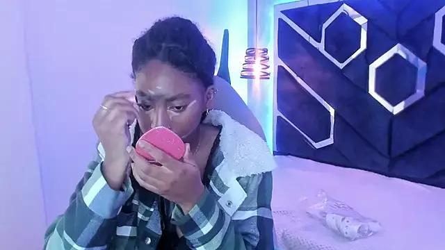 Queen_perla_ on StripChat 