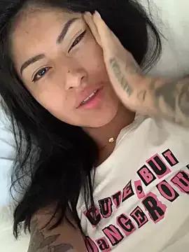 QueenFernanda on StripChat 