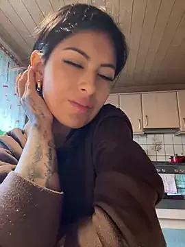 QueenFernanda on StripChat 