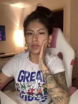 QueenFernanda on StripChat 