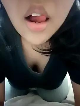 raeanne on StripChat 
