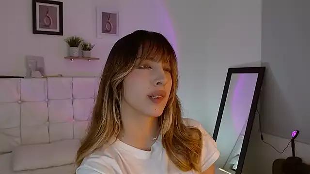 Rebbecawhite_meow on StripChat 