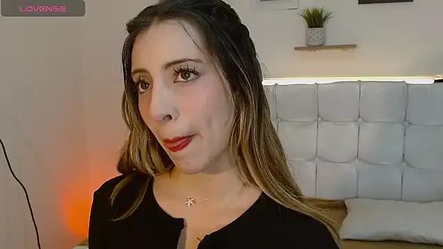 Rebbecawhite_meow on StripChat 