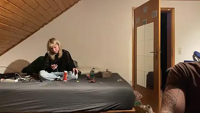 RedLayla — Puh in Lovesense Plug 