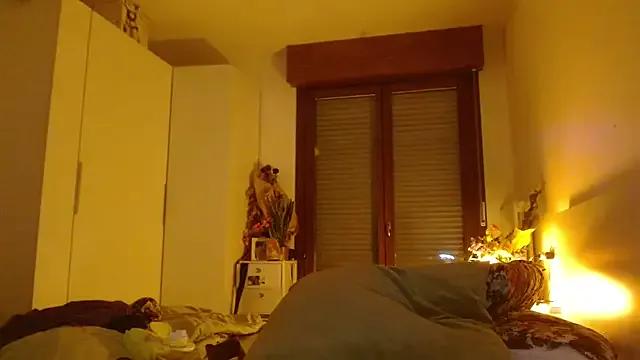 Regina_5 — ROSE COMPLICITA' E SPOGLIAMOCI