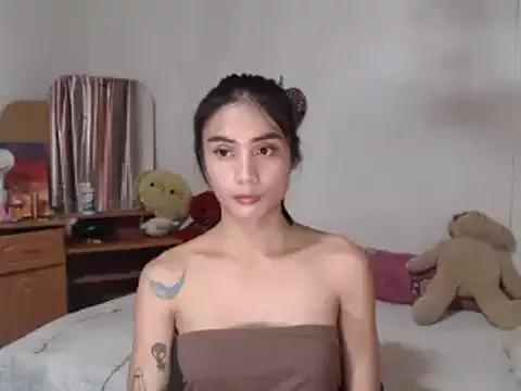 Rhiann22 on StripChat 