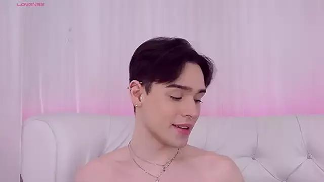 RobbyCharming on StripChat 