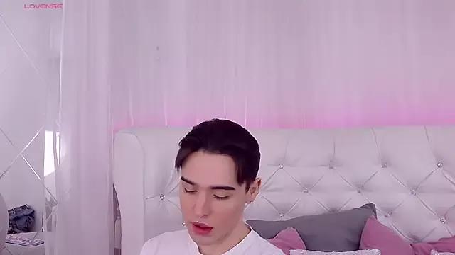 RobbyCharming on StripChat 