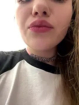 RussianWoman — PLAY WITH NIPPLES PUBLIC