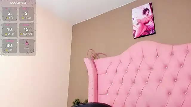 Samantha_Evans_18 on StripChat 
