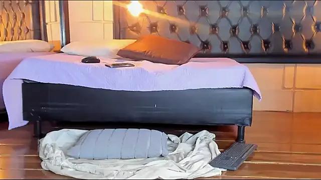 SamanthaMilann on StripChat 