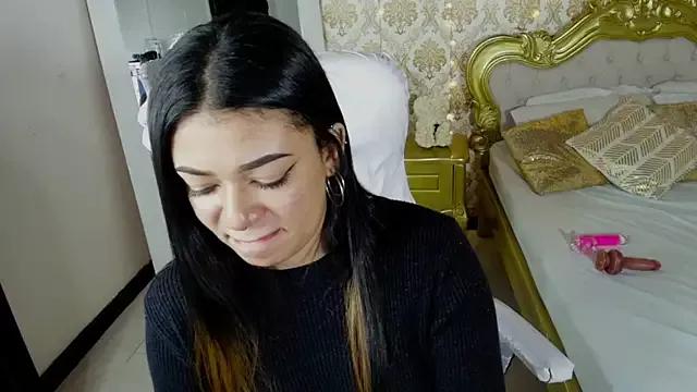 sara_villaa on StripChat 