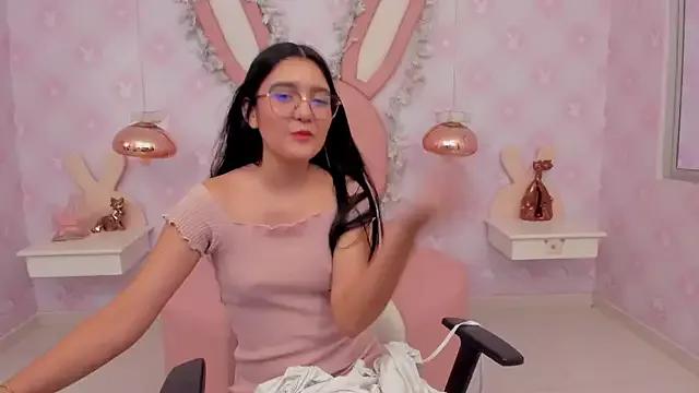 Saraa_Skinny on StripChat 