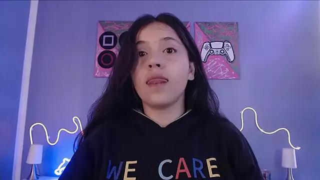 SaraCampur on StripChat 