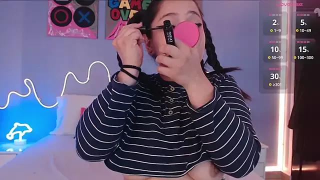 SaraCampur on StripChat 