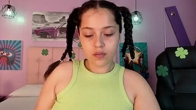 SaraCampur on StripChat 