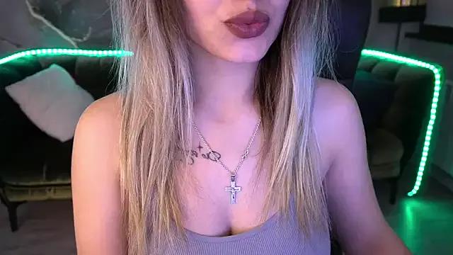 SashaBloom__ on StripChat 
