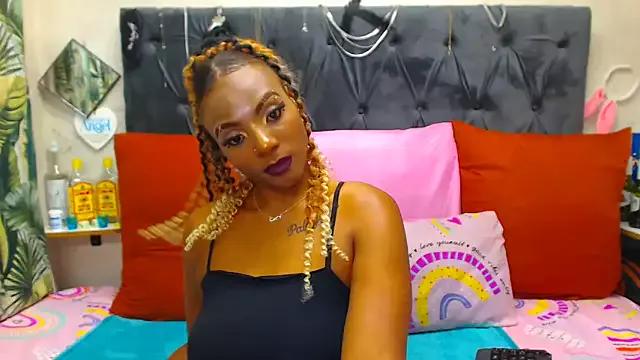 SAVAGExBOO on StripChat 