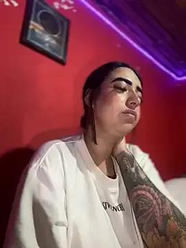 Scarlett-LS — Show saliva in boobs