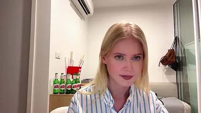 Slay_Swag — Show tongue