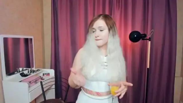 SodaLeer on StripChat 