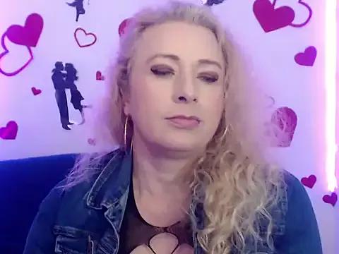 sofiacurvy45 on StripChat 
