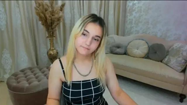 SollarSmilee on StripChat 
