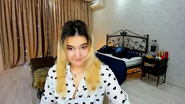SollarSmilee on StripChat 